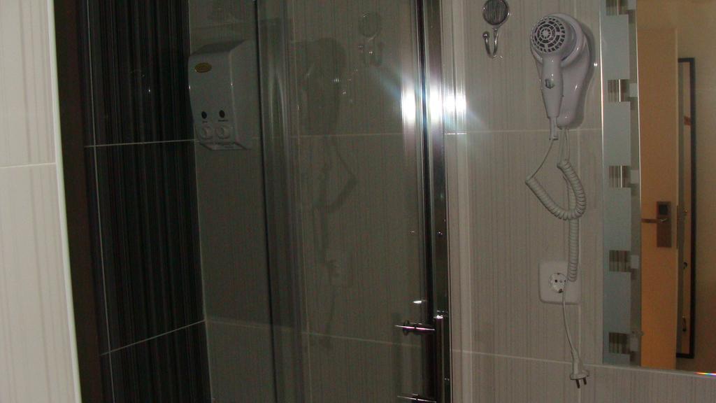 Hostal Jq Madrid 1 ภายนอก รูปภาพ