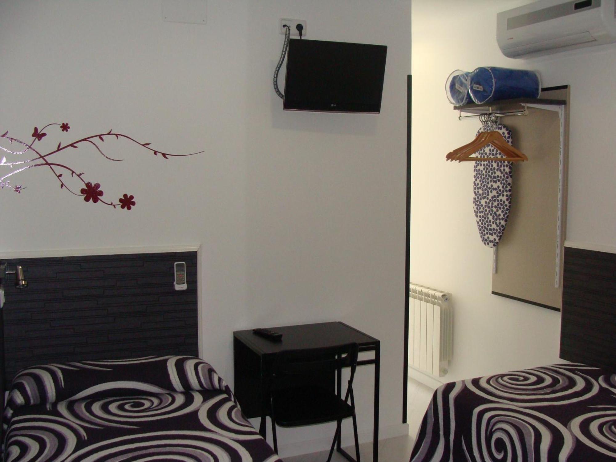Hostal Jq Madrid 1 ภายนอก รูปภาพ