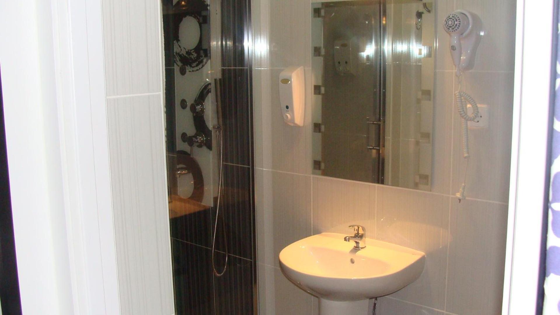 Hostal Jq Madrid 1 ภายนอก รูปภาพ