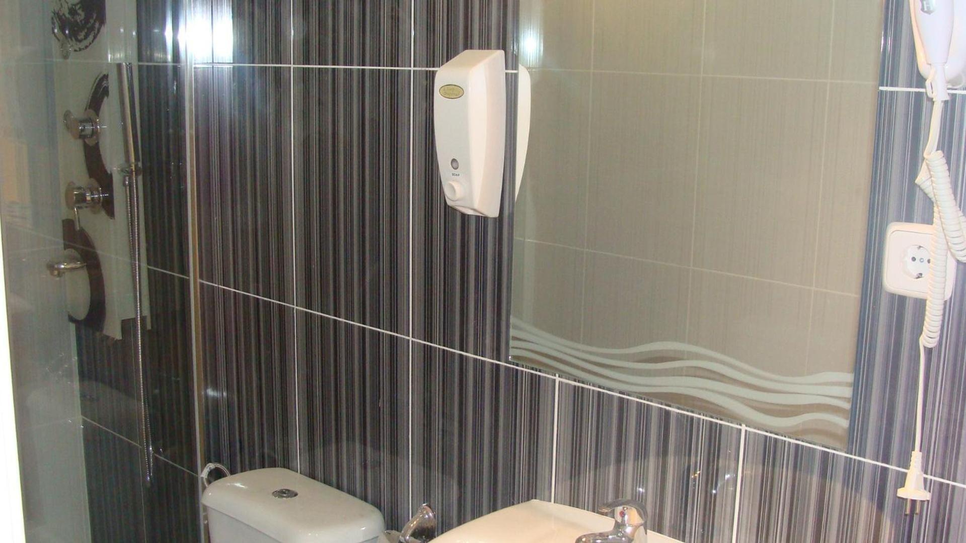 Hostal Jq Madrid 1 ภายนอก รูปภาพ