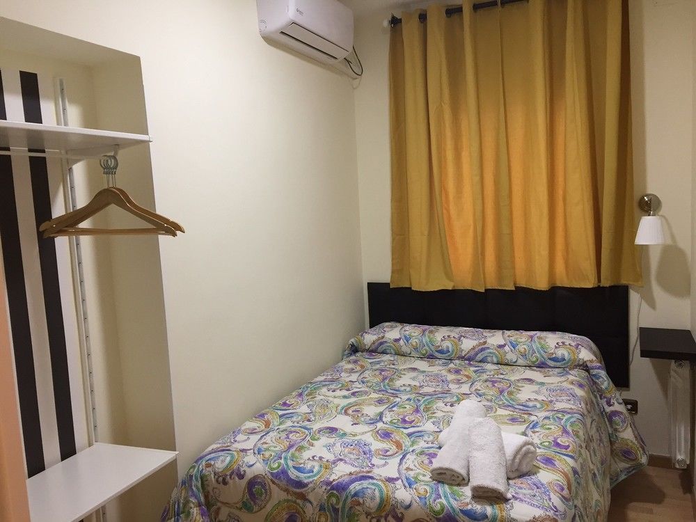 Hostal Jq Madrid 1 ภายนอก รูปภาพ