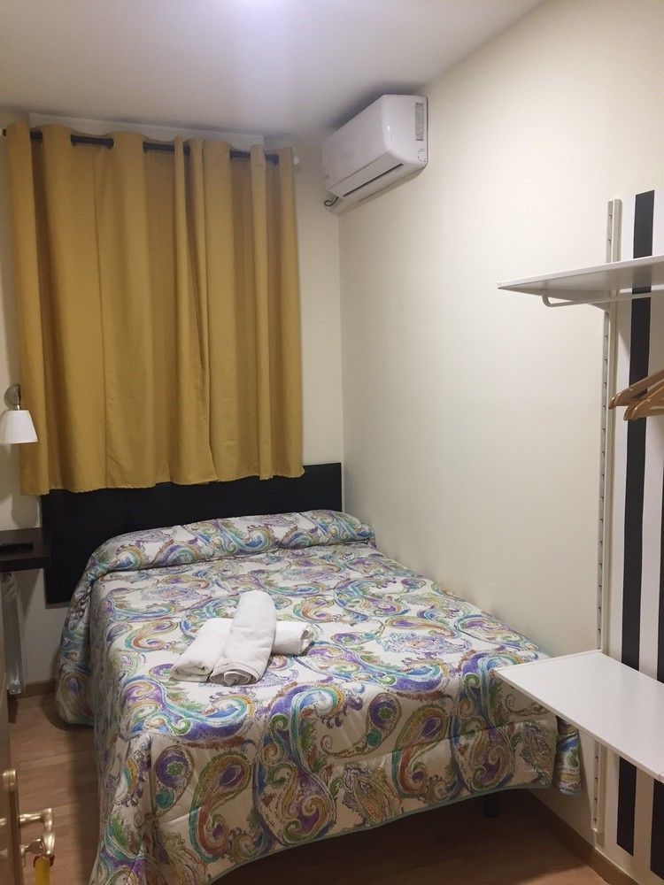 Hostal Jq Madrid 1 ภายนอก รูปภาพ