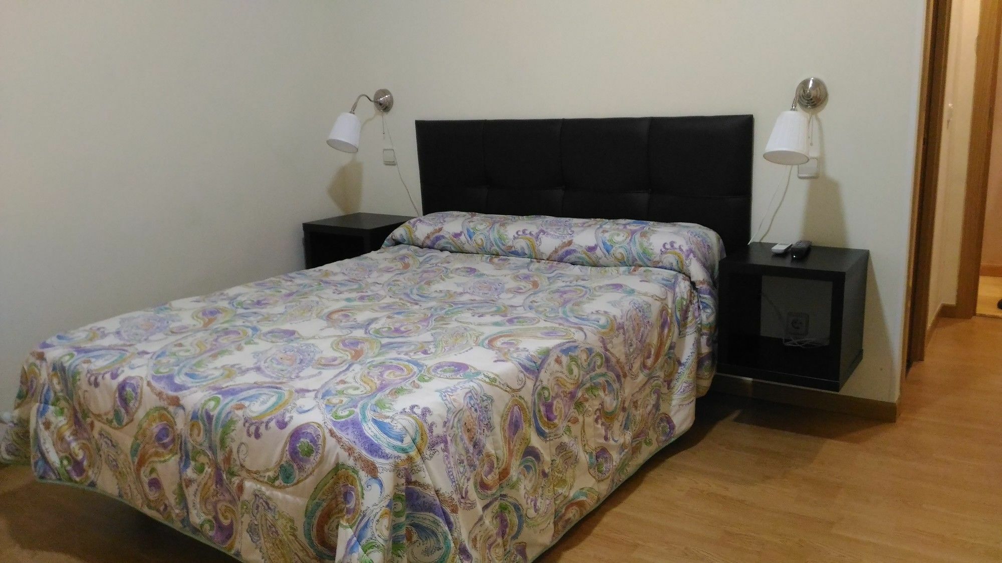 Hostal Jq Madrid 1 ภายนอก รูปภาพ