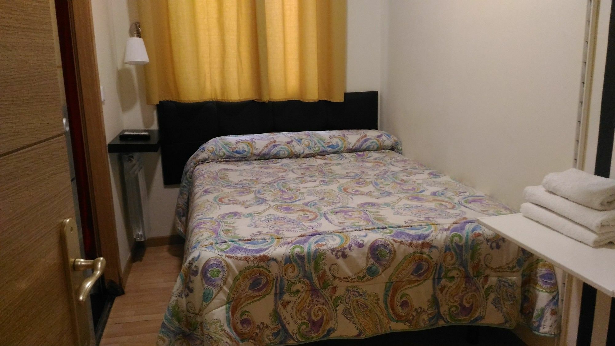 Hostal Jq Madrid 1 ภายนอก รูปภาพ