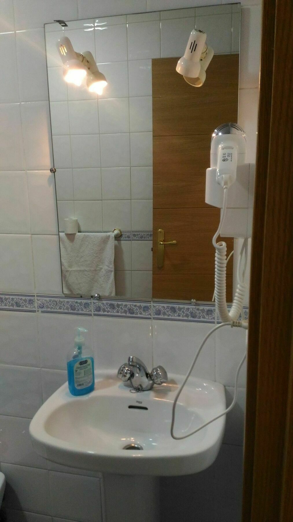 Hostal Jq Madrid 1 ภายนอก รูปภาพ